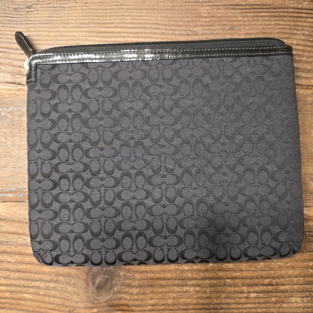 Coach Signature Black Zip Multi Function Pouch/Sleeve Unisex Ereader Tablet